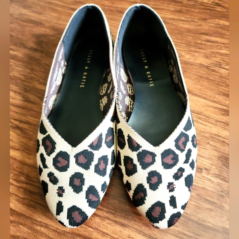 Kelly & Katie flats size 7